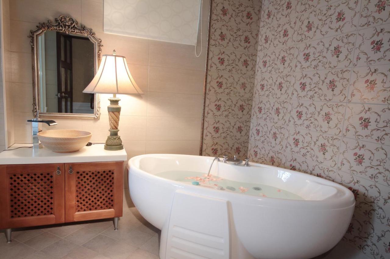 ג'יאושי Luxembourg Hills Homestay מראה חיצוני תמונה